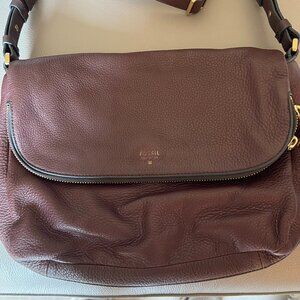 FOSSIL – Chocolate Brown Leather Handbag with Multiple Zippers and Pockets
